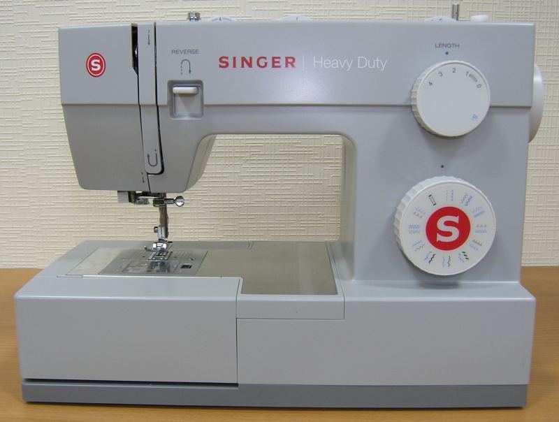 SINGER Heavy Duty 4423 Електромеханічна швейна машина